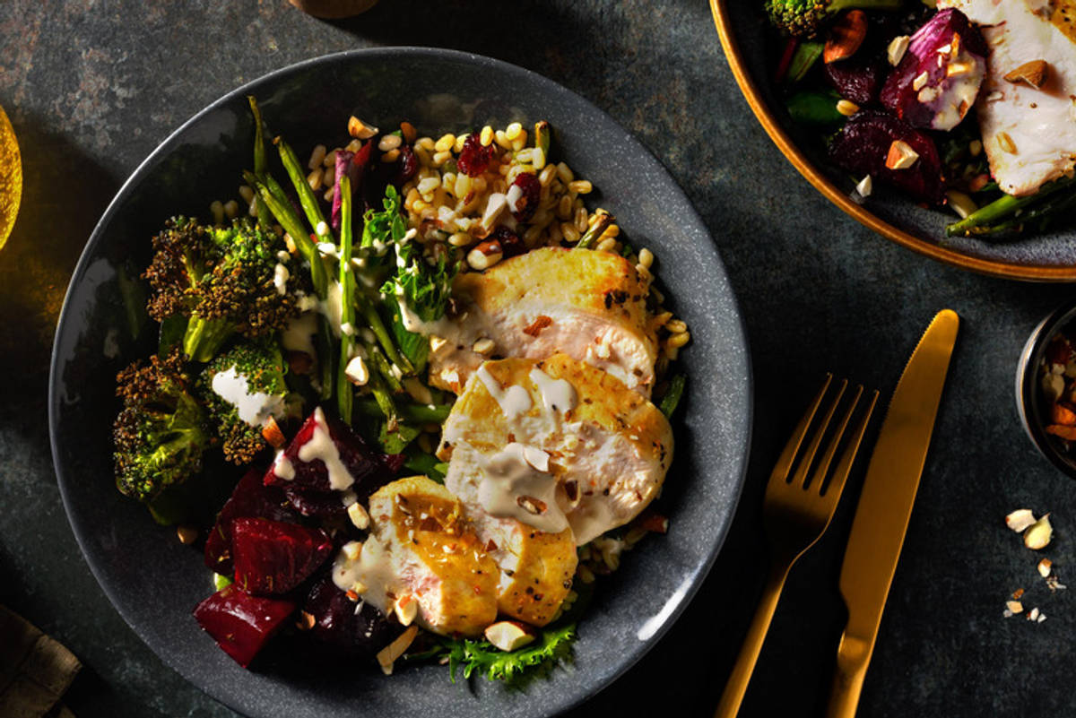 Kyckling och örtig pärlkornsallad