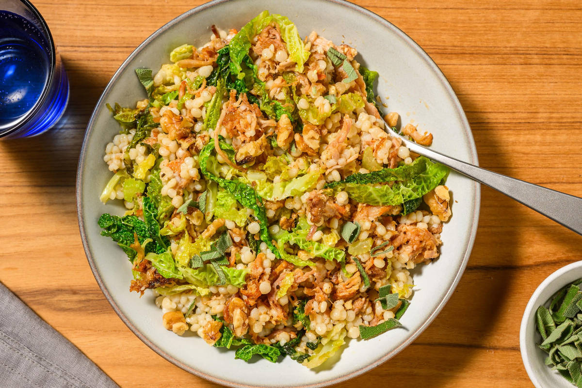 Couscous perlato al pollo sfilacciato e verze 