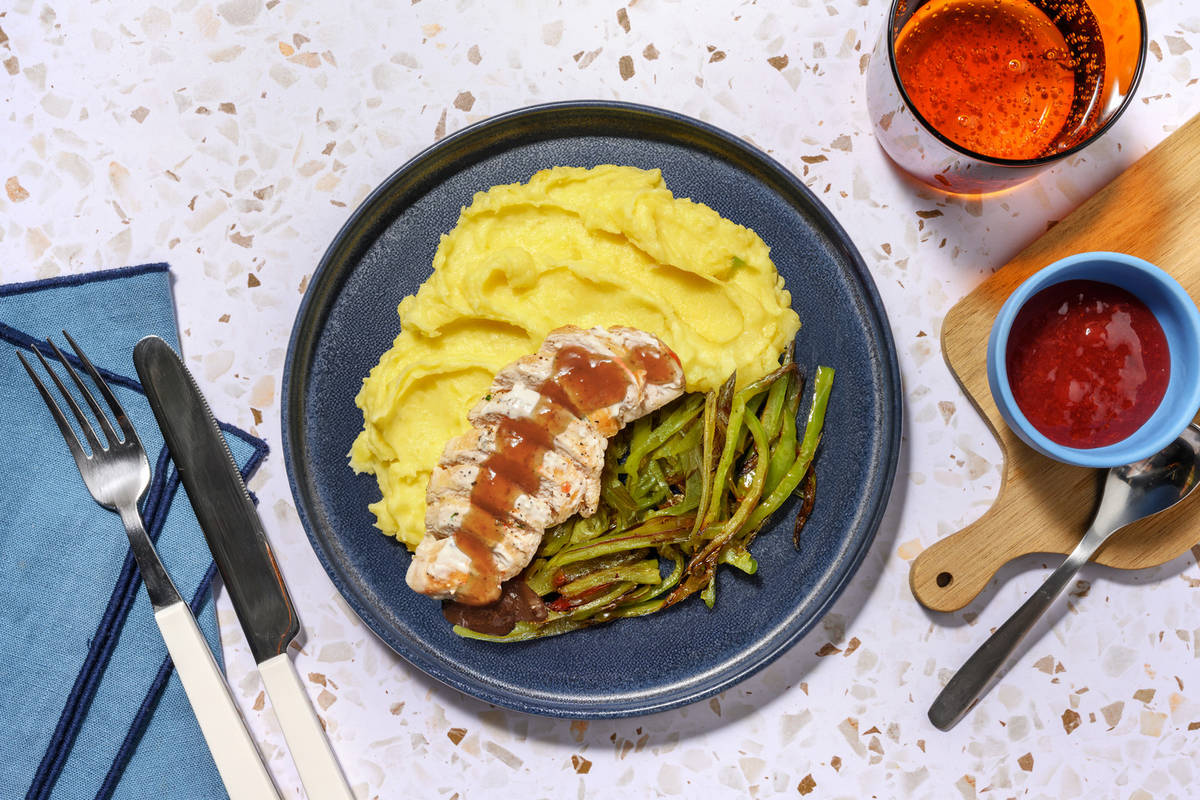 Extra de pollo al membrillo con puré de chirivía y patata