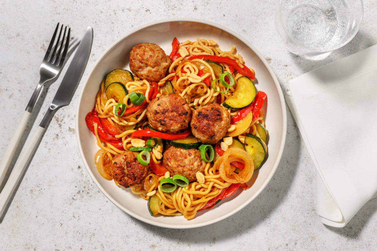 Wok de udon con albóndigas de cerdo