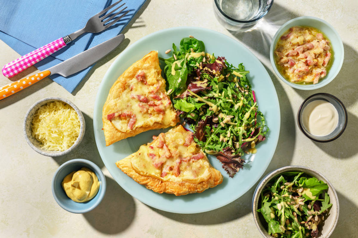 Tarte fine poireaux-lardons & sa salade fraîche