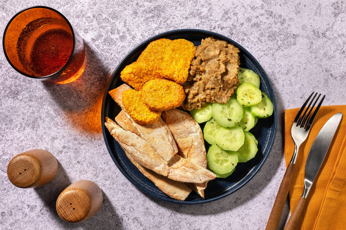 Meze mediorientale di nugget veggie e babaganoush