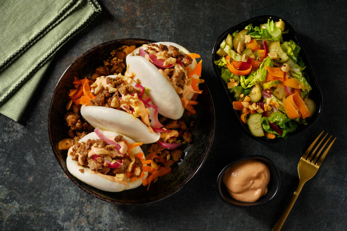 Baos de carne picada de cerdo con encurtidos