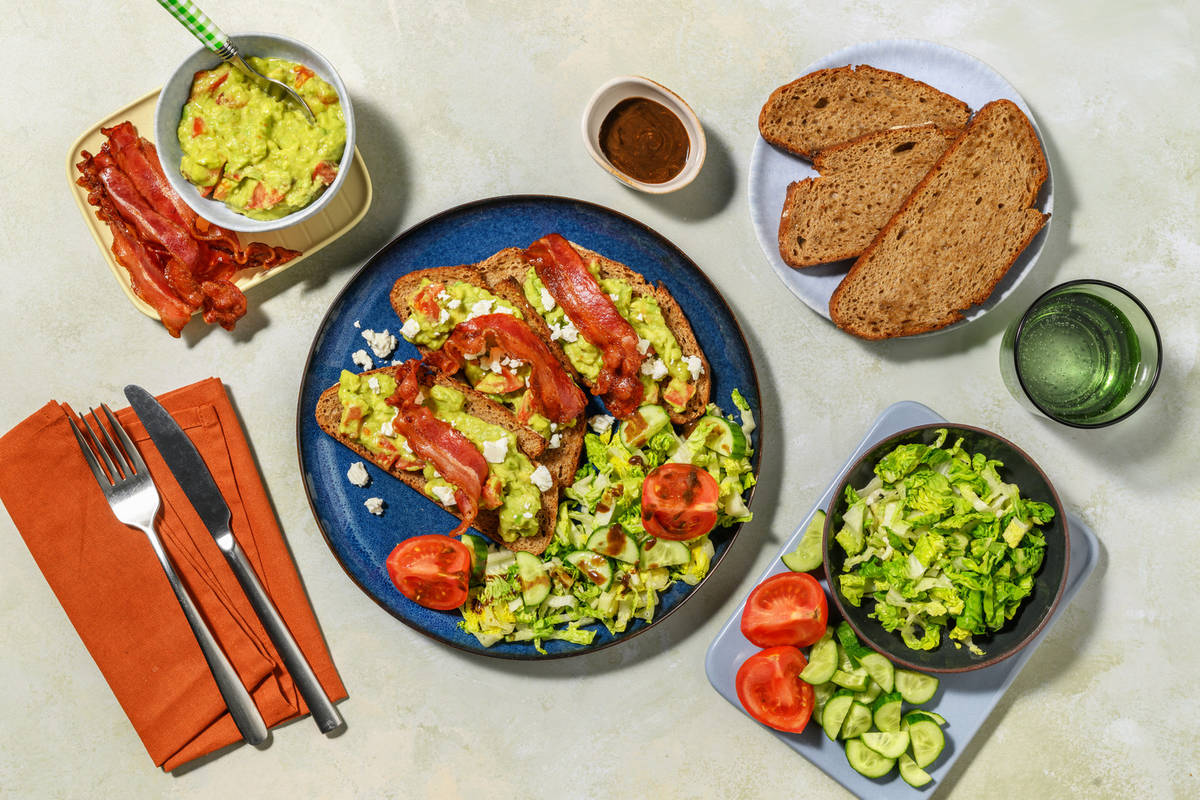 Avocado toast minute & crispy bacon