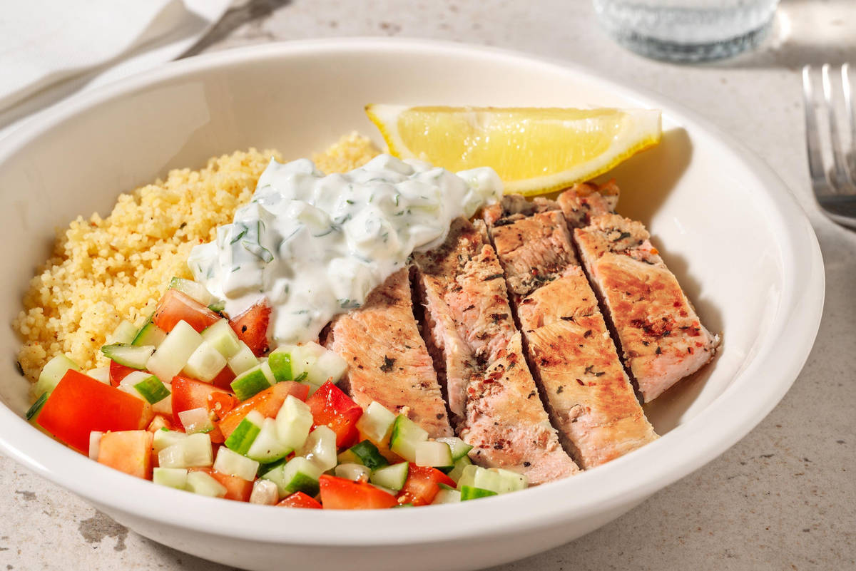 Souflaki-Poulet auf Couscous