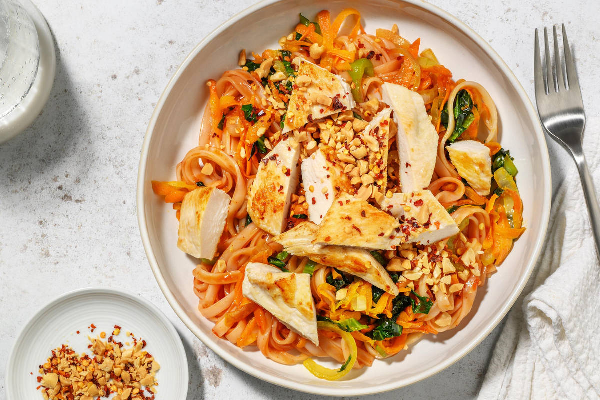 Scharfes Hähnchen nach Pad Thai Art