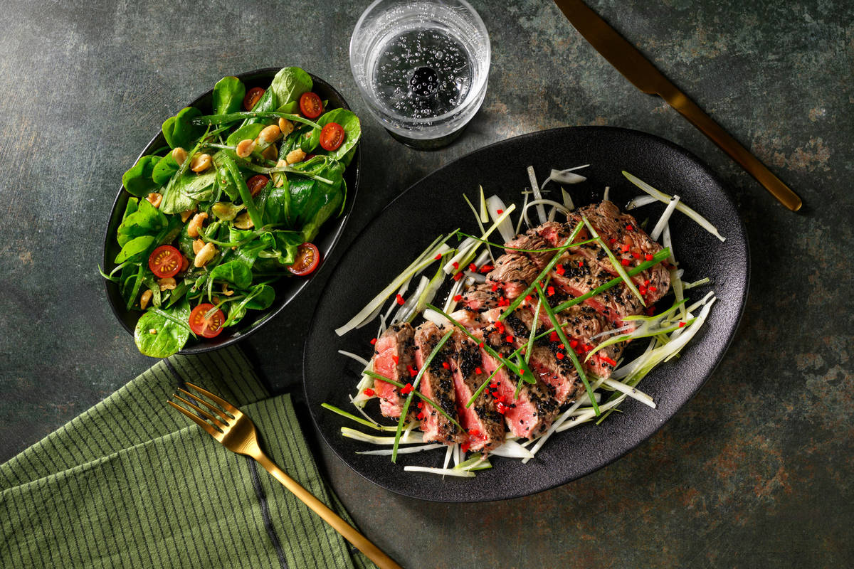 Tataki de entrecot de ternera con aderezo de ponzu 