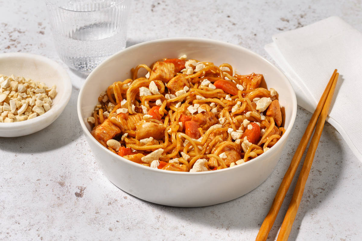 Wok peps de nouilles, poulet & cajous
