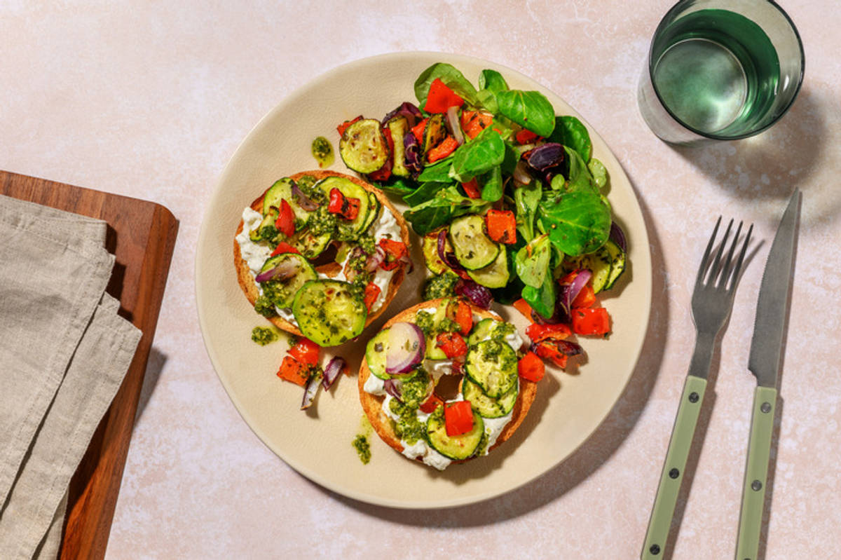 Bagel-tartines courgettes & crème de basilic