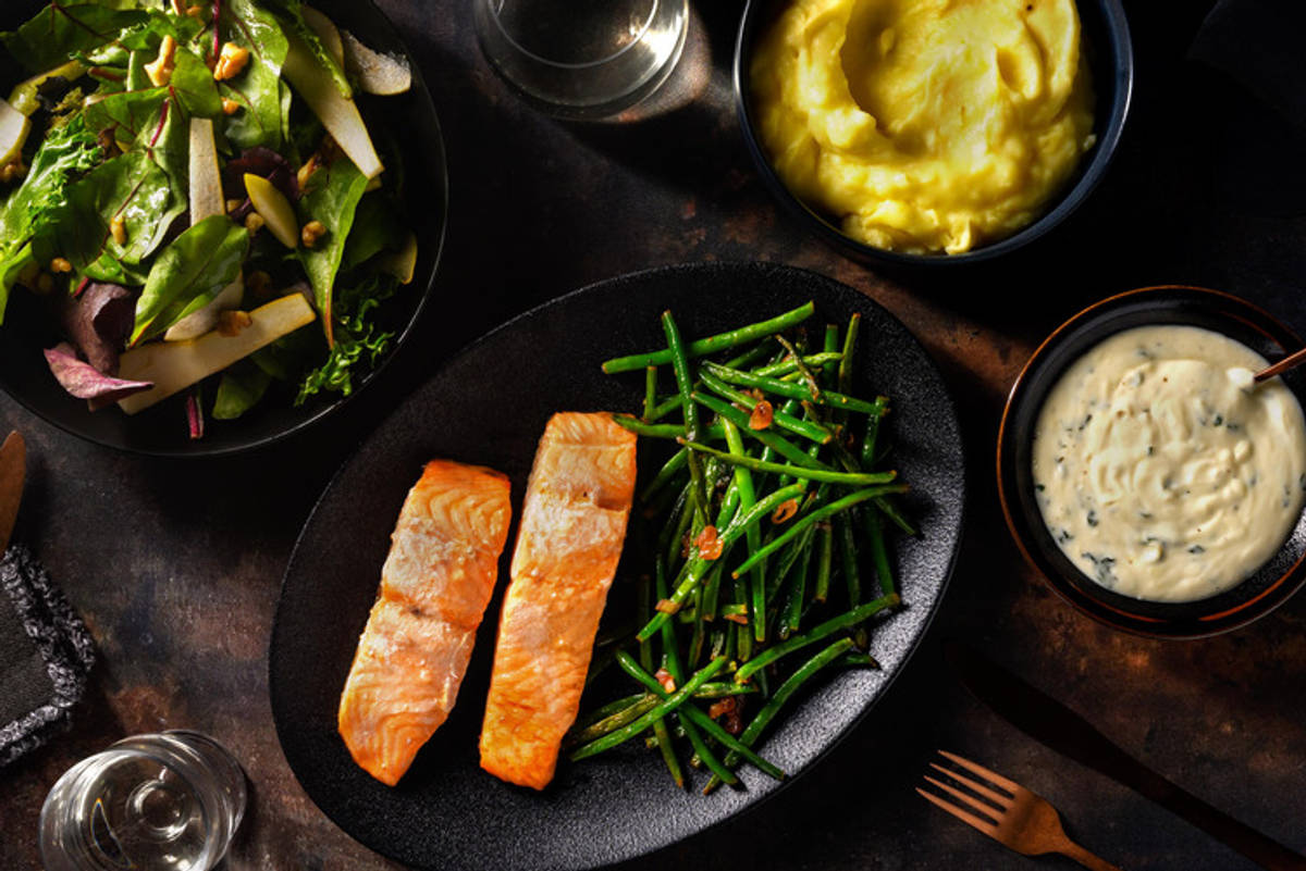 Franskinspireret laks og bearnaisesauce