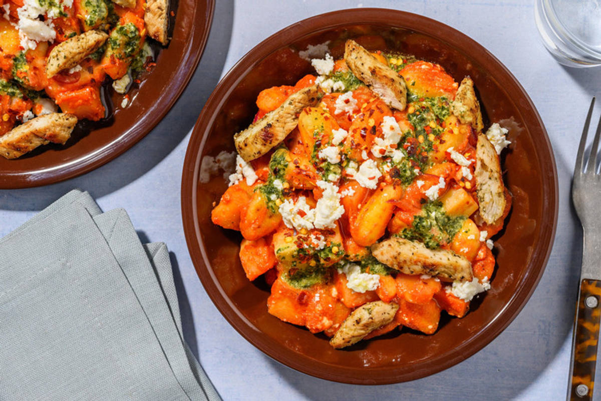 Gnocchi in Hirtenkäse-Tomatensoße mit extra Bio-Hähnchenbruststreifen