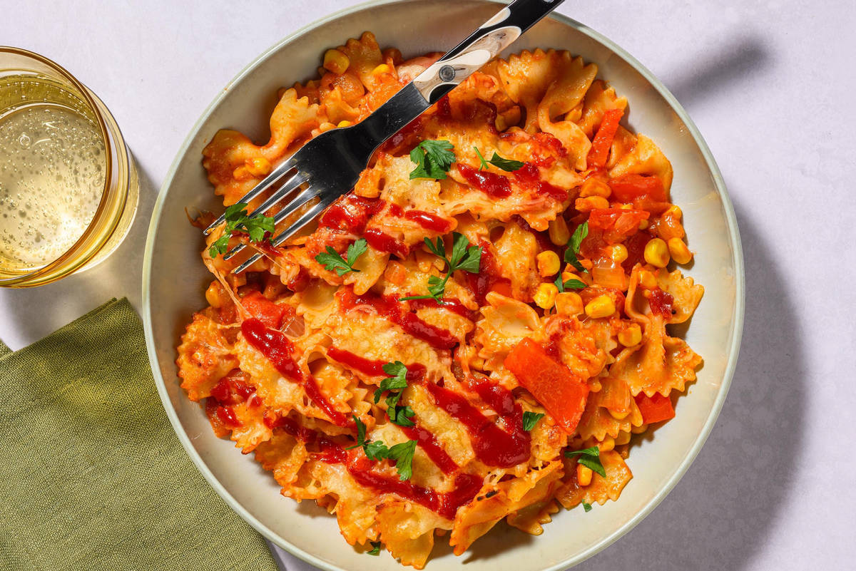 Cheesy pastabake met smokey ketchup