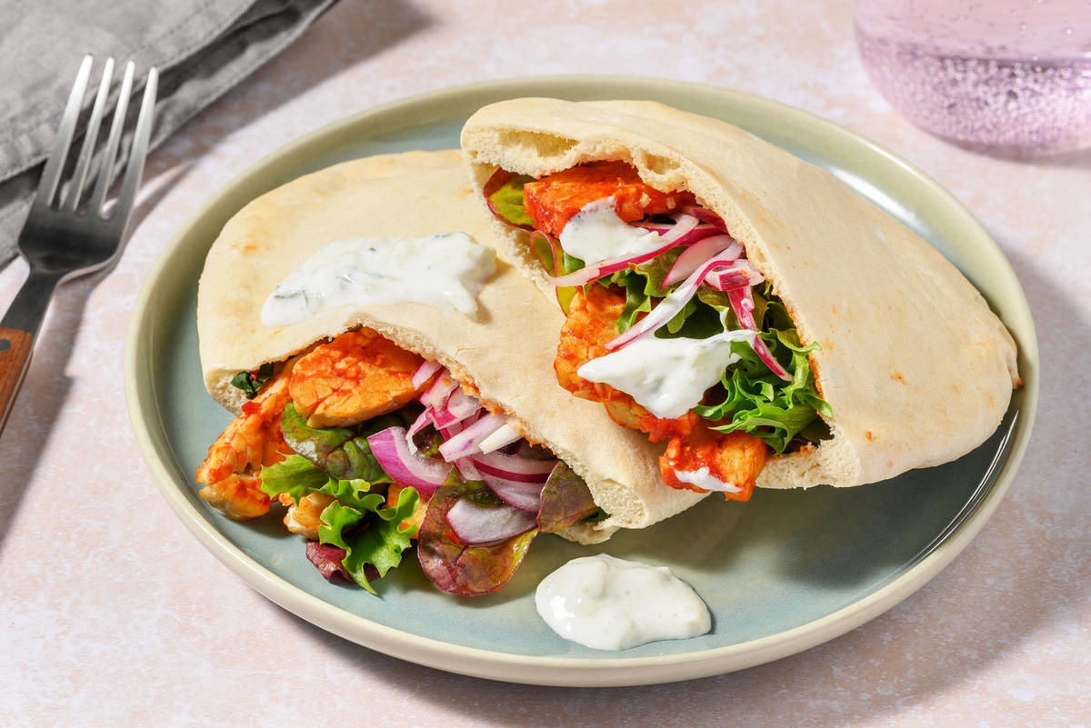 Pita ripiena di tempeh al cumino e salsa tzatziki