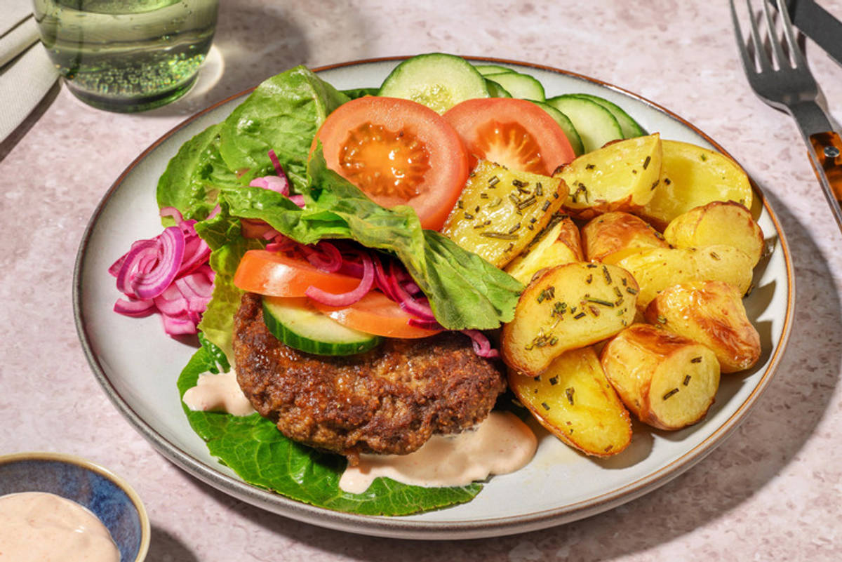 Klassisk burger svøpt i salatblad