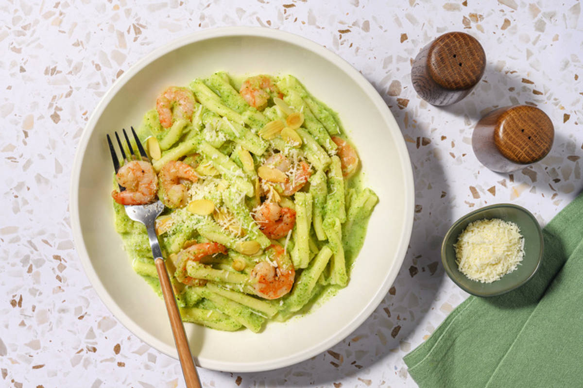 Caserecce al pesto di broccoli e gamberetti dorati