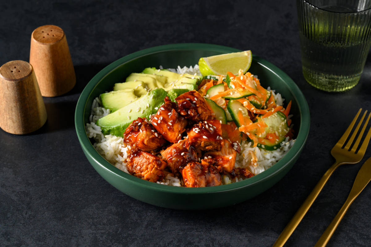 Bowl de saumon teriyaki, avocat & sésame