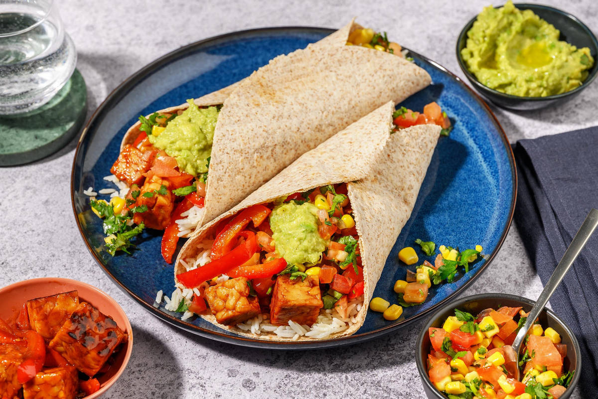 BBQ-tempehburrito’s  met smashed avocado