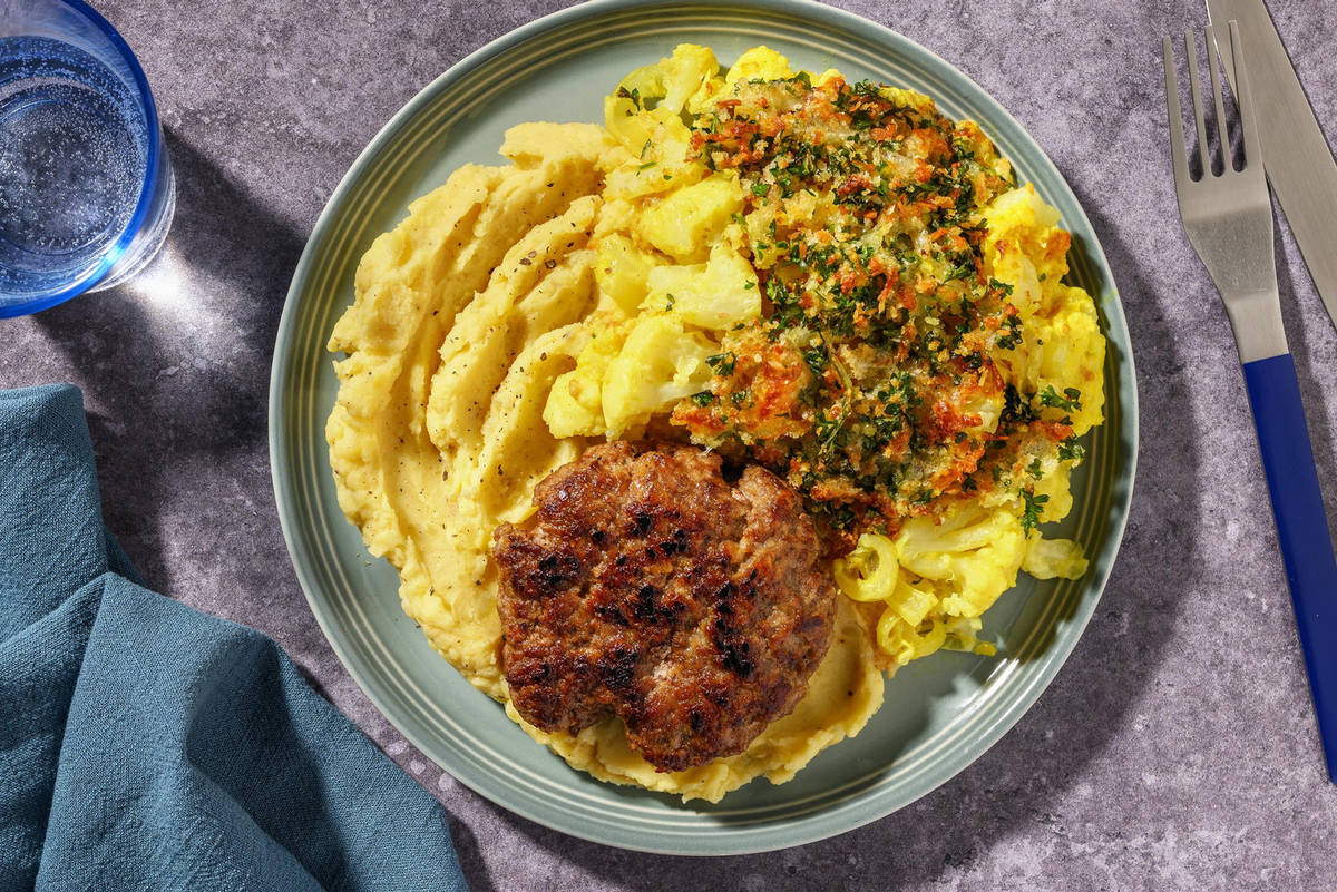 Half-om-half burger met bloemkool en kaassaus uit de oven