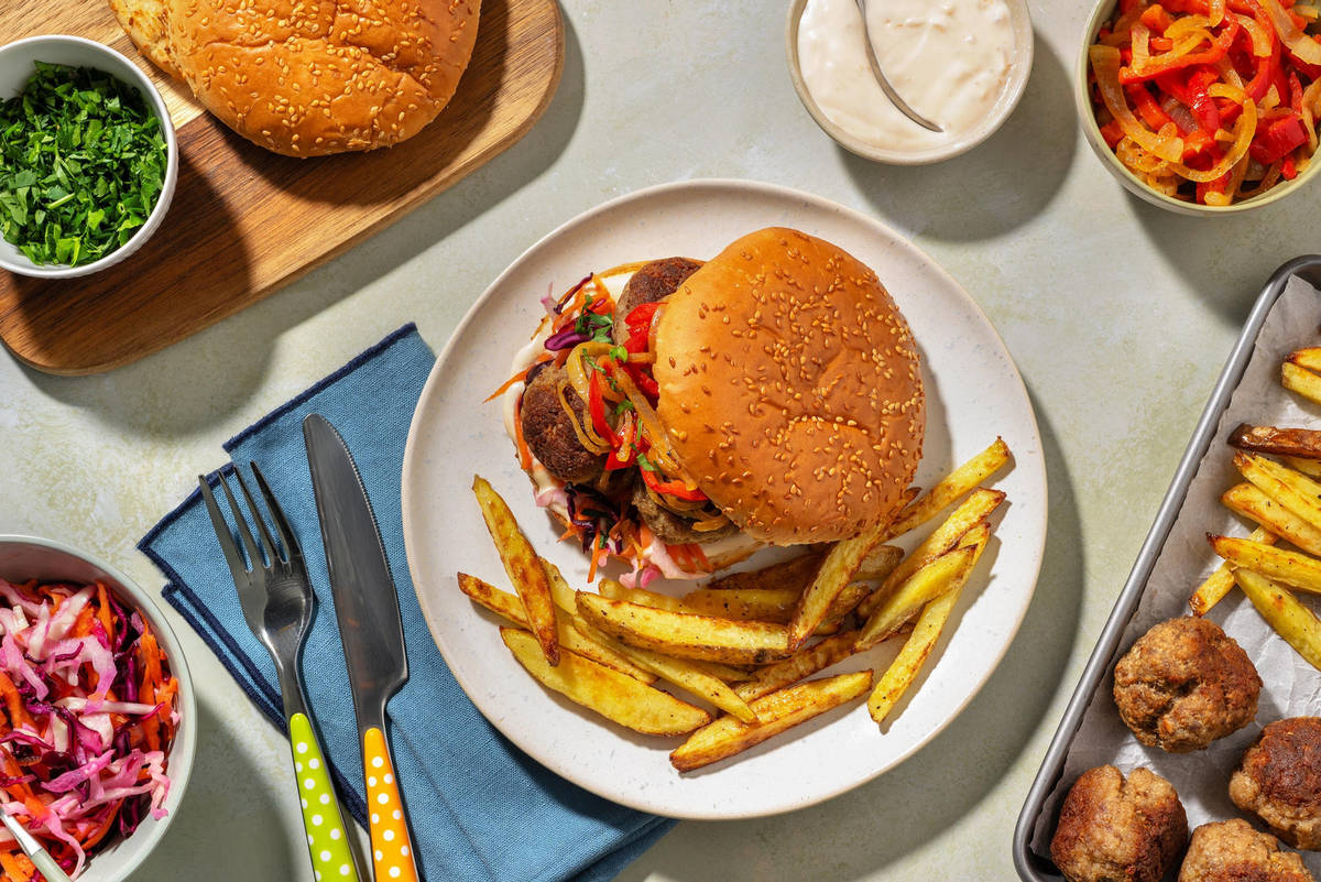 Sandwich aux boulettes de viande à composer et frites maison
