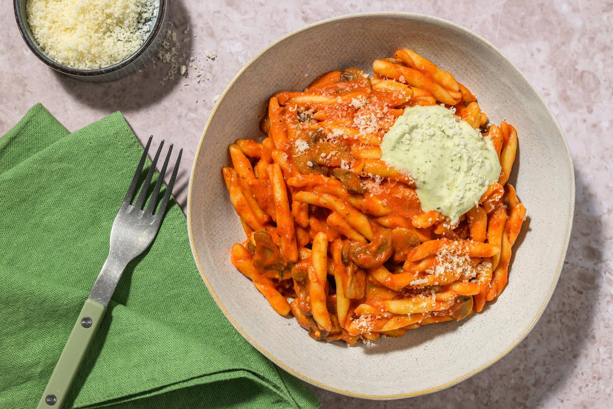 Strozzapreti mit Basilikum-Ricotta