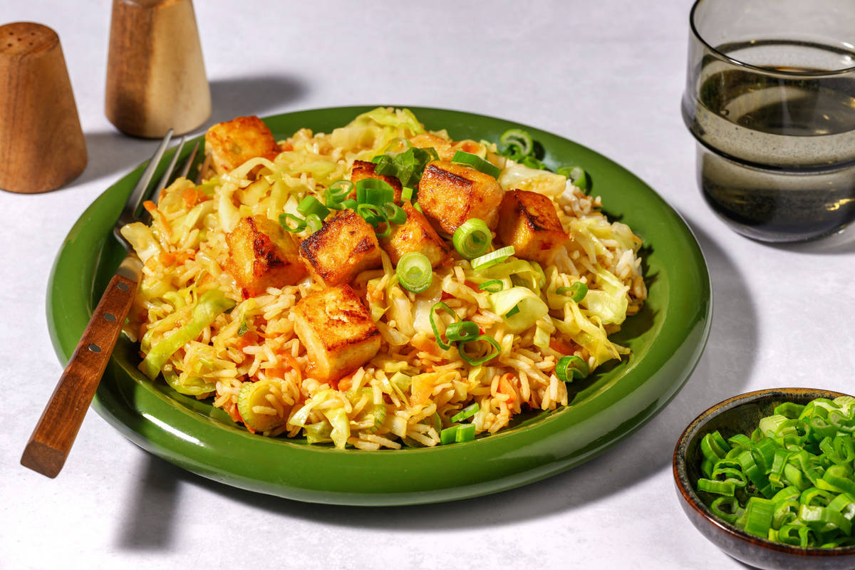 Scharfer vietnamesischer Reissalat mit Sesam-Chili-Tofu