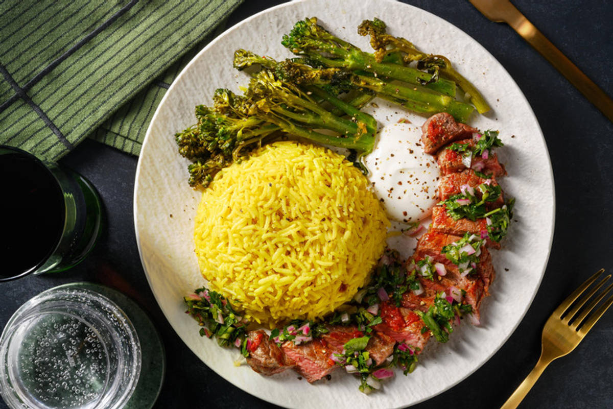 Gelber Reis mit Beefsteak