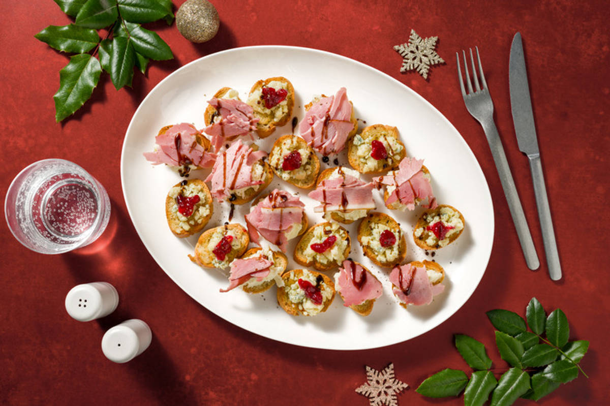 Christmas Crostini Platter with Cheese