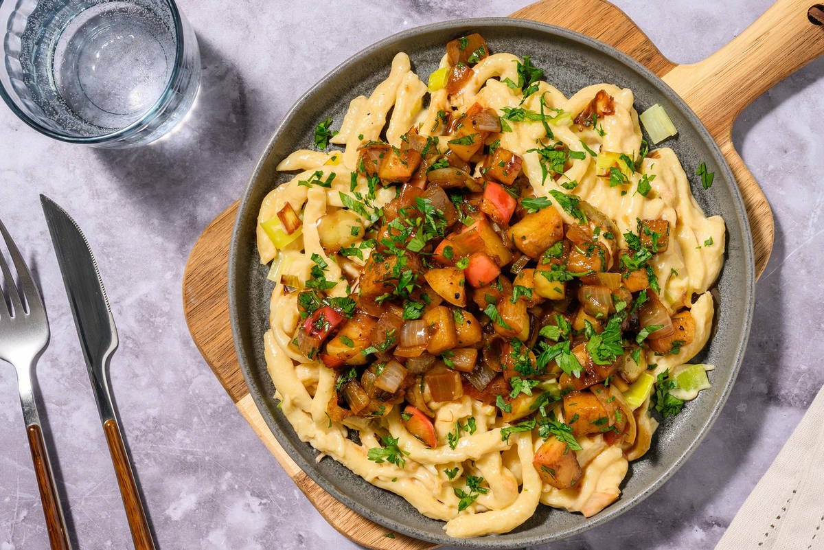 Spätzle in Raclette-Käse-Soße mit extra Bio-Schweinefilet