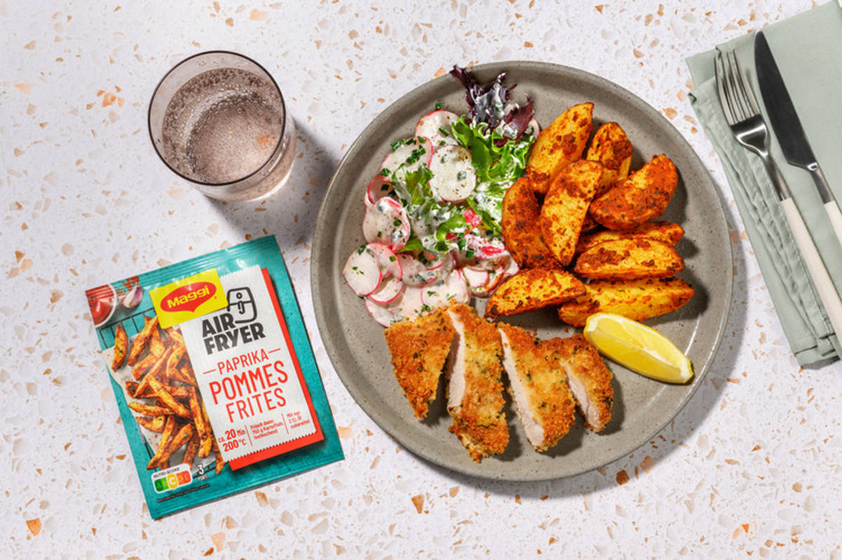 Kräuter-Hähnchen-Schnitzel und Kartoffeln gewürzt mit MAGGI Fix Air Fryer Paprika Pommes