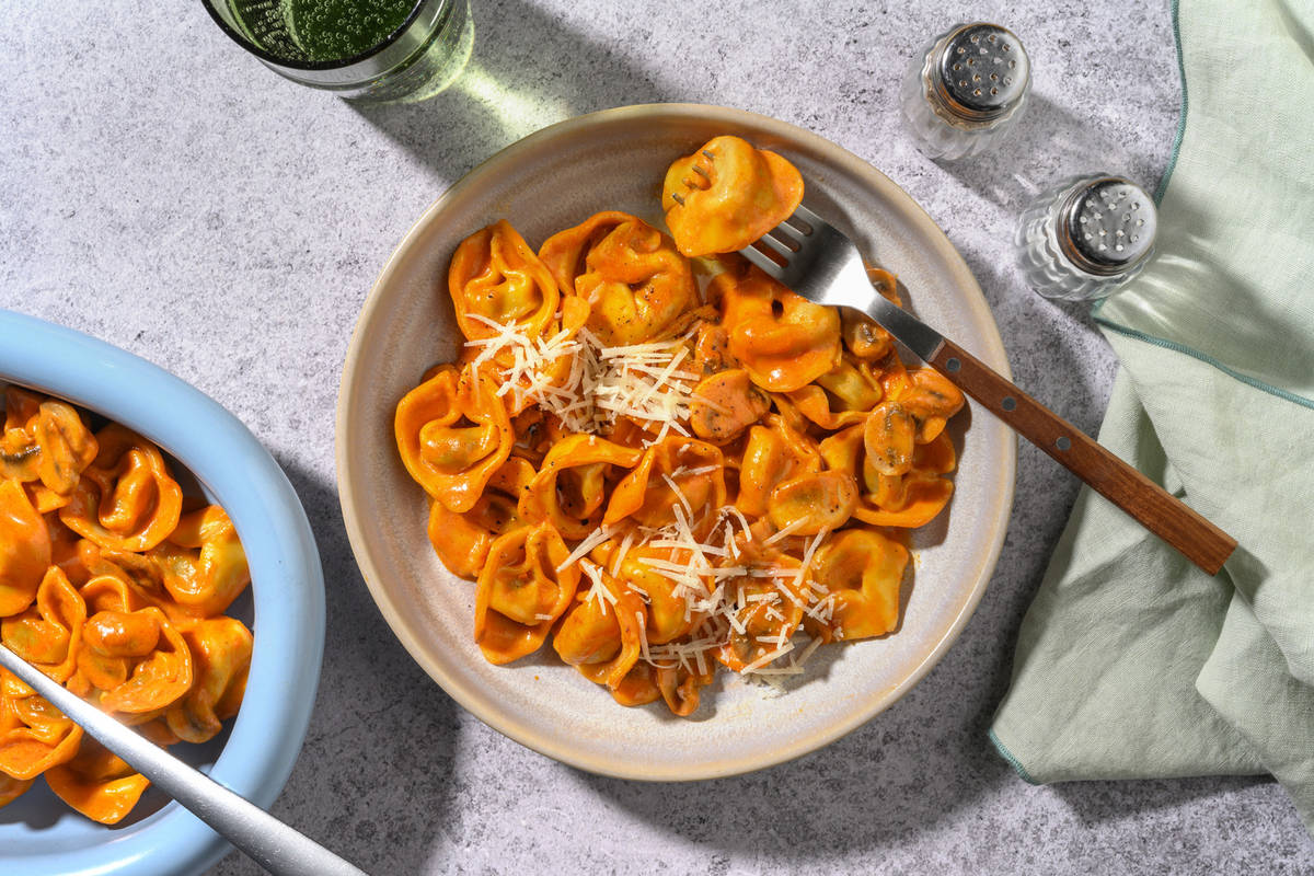 Creamy Gochujang Spinach & Ricotta Tortelloni
