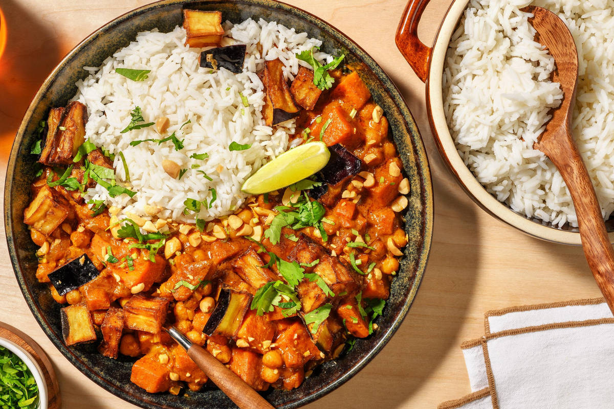 Kikkererwtencurry met pinda's en sticky auberginetopping