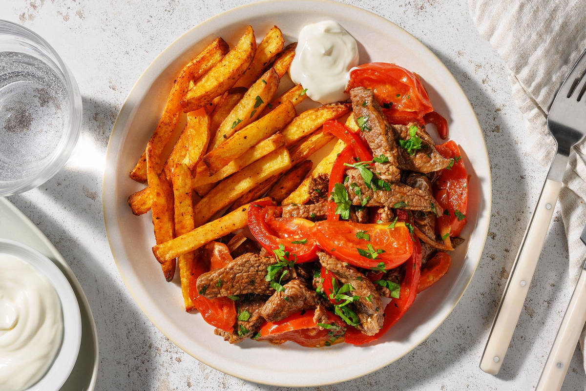 Lomo saltado stijl biefstukreepjes met frietjes