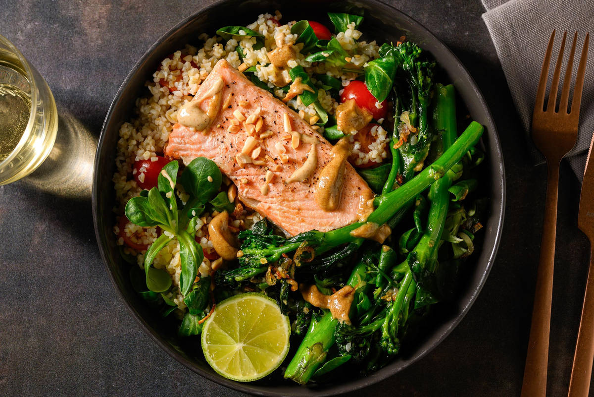 Zalmfilet met broccolini en tahindressing