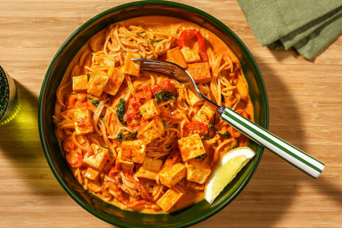 Indonesische Glassnudelpfanne mit Tofu