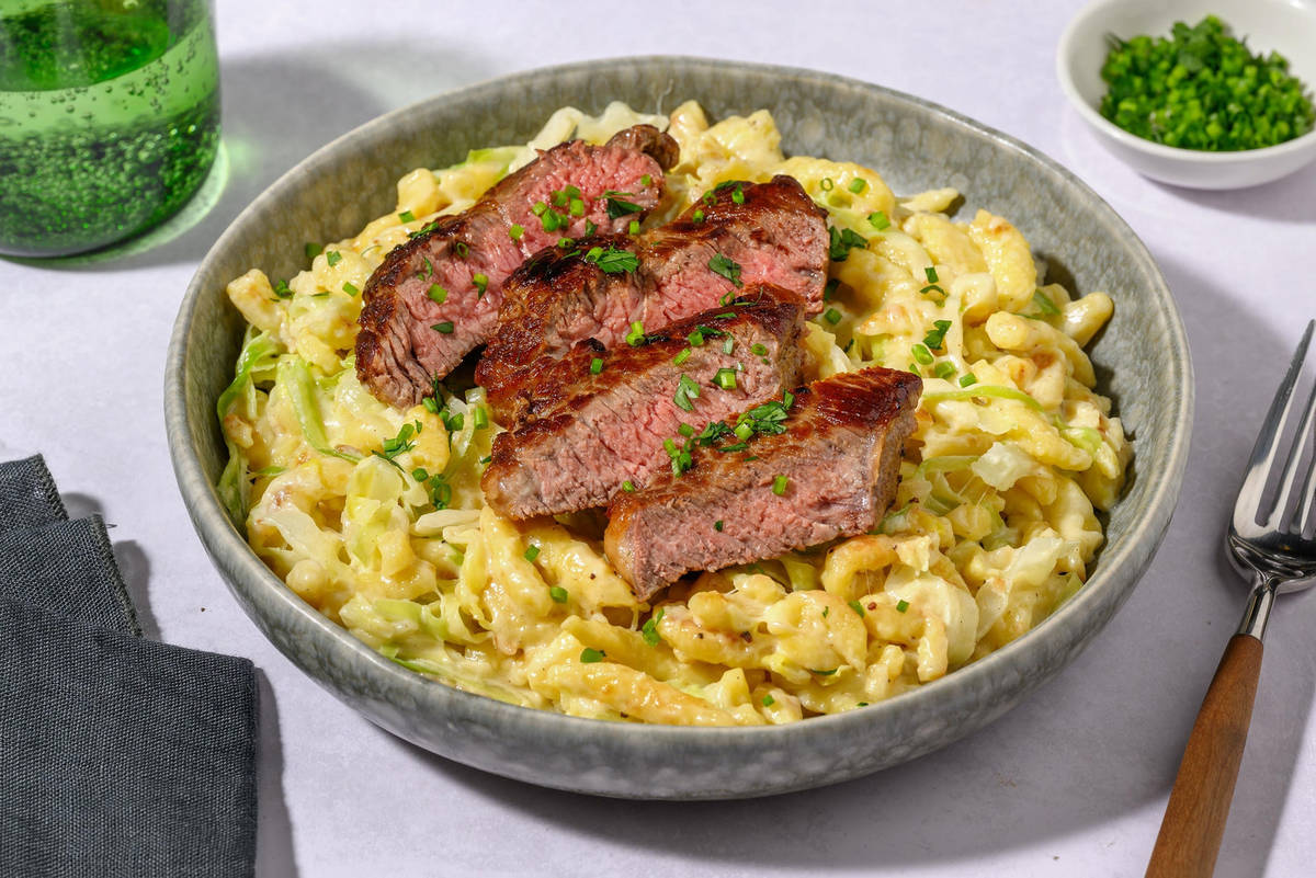 Käsespätzlepfanne mit Rinderhüftsteak 