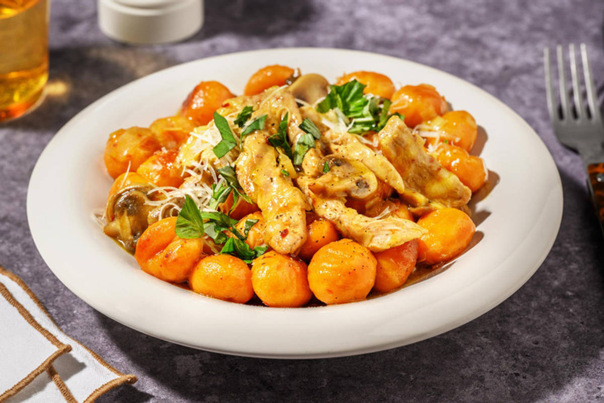 Süßkartoffelgnocchi-Pfanne mit Bio-Schweinefleisch