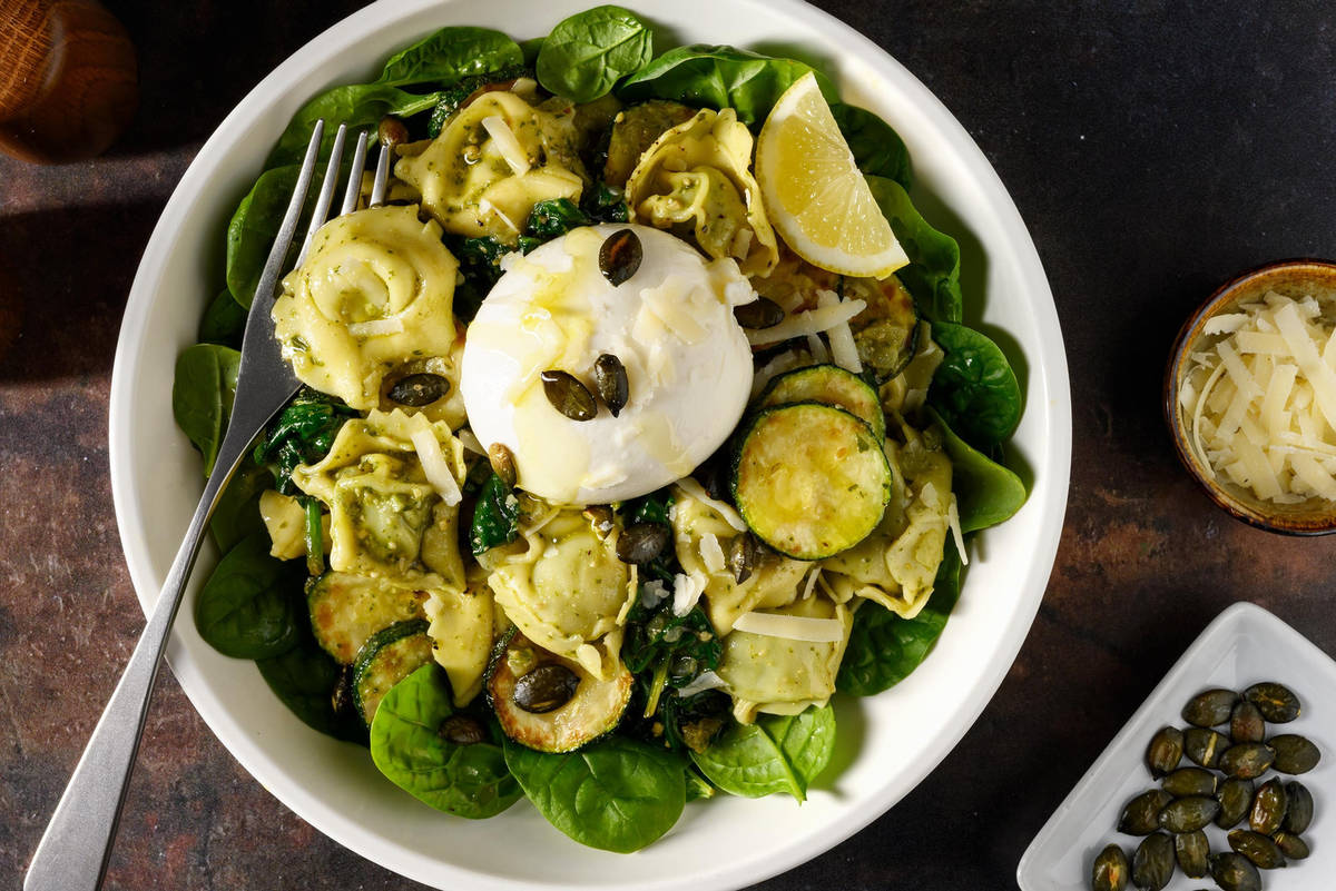 Tortelloni au pesto, burrata & Parmigiano Reggiano