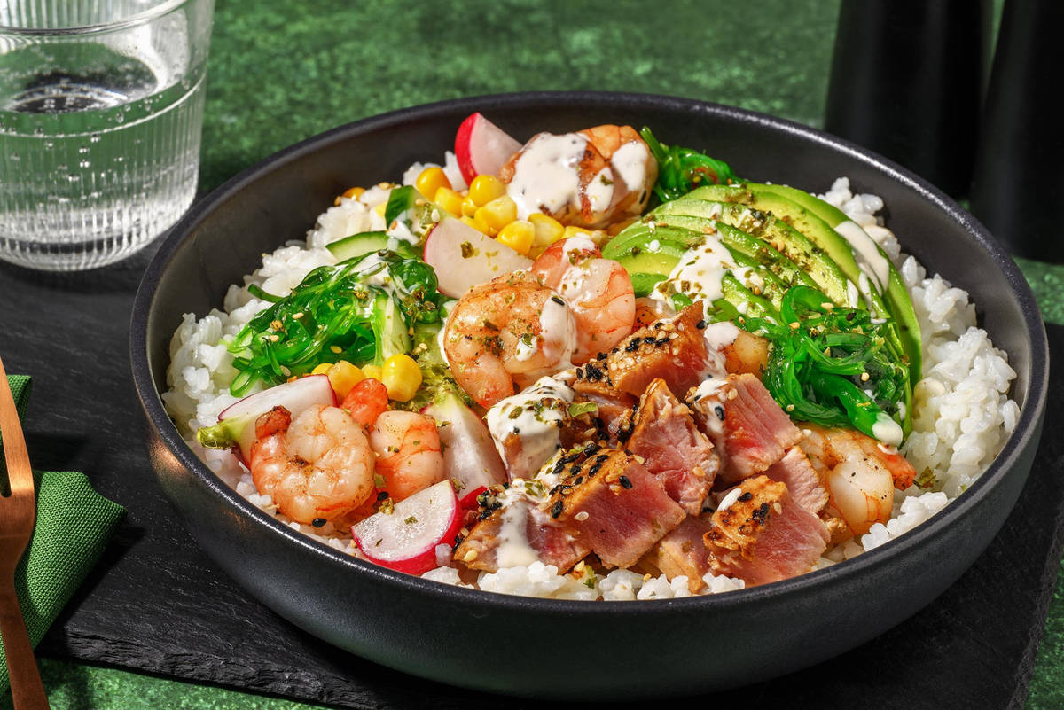 Luxe pokébowl met tonijn en garnalen