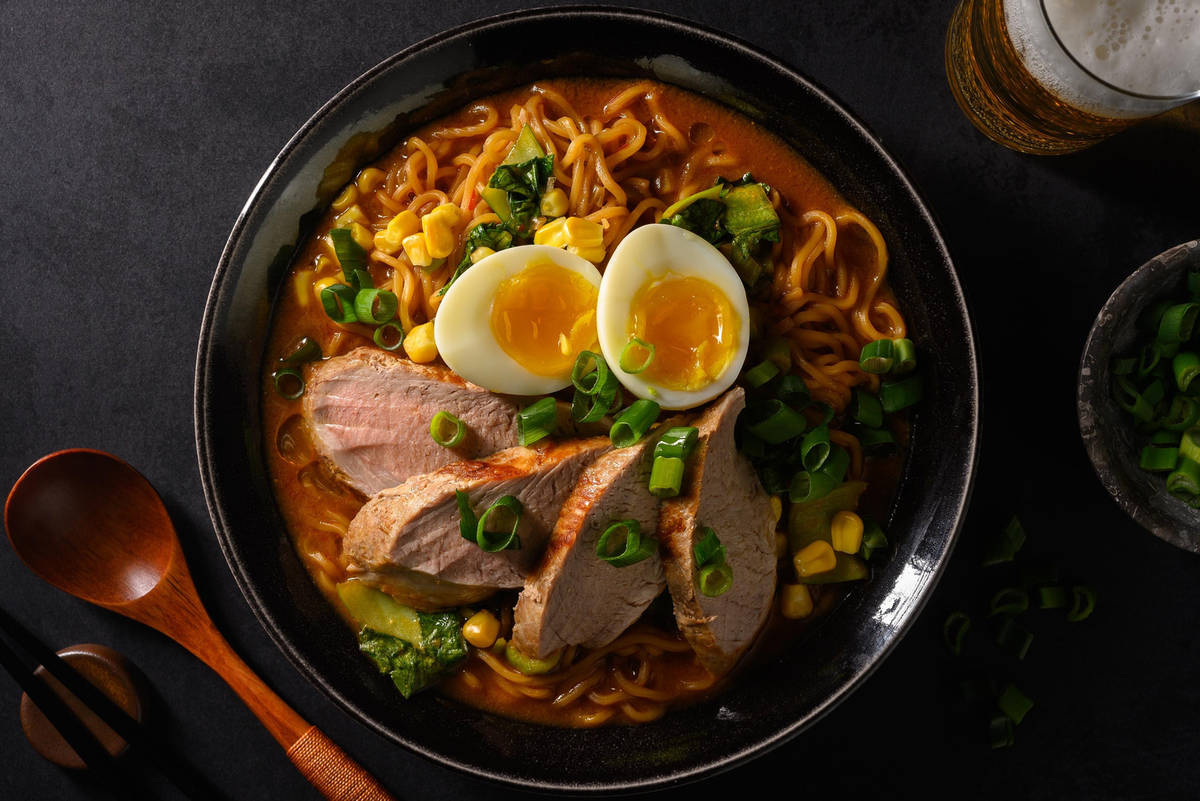Soupe ramen au miso et filet mignon de porc