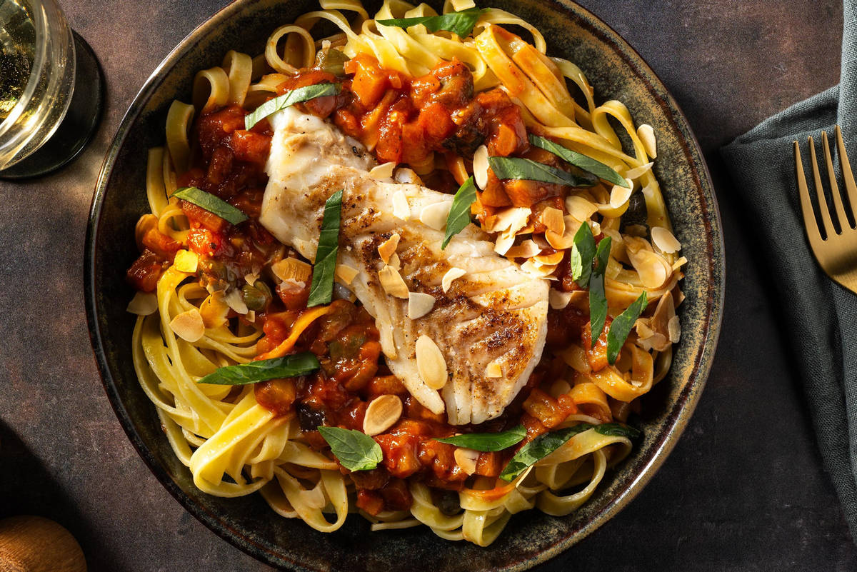 Kabeljauw met verse tagliatelle en stoof à la caponata