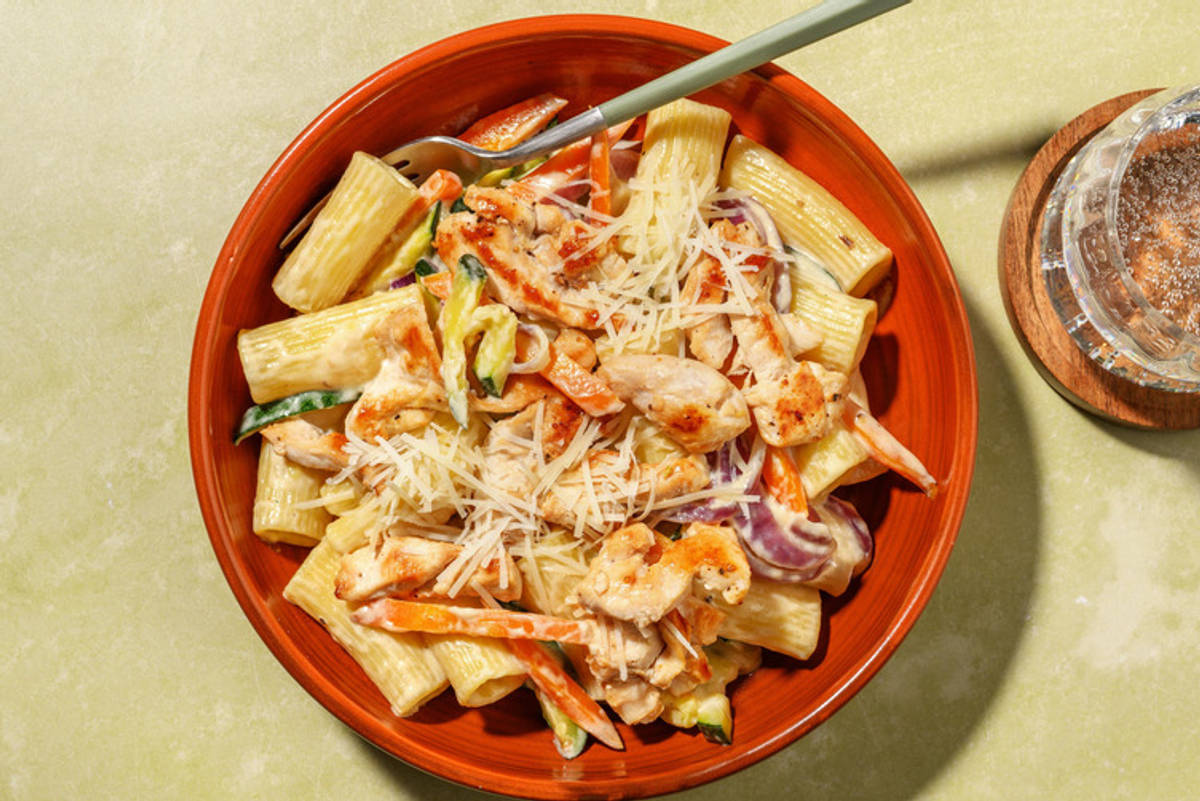 Rigatoni nach Cacio e Pepe Art mit Hähnchen