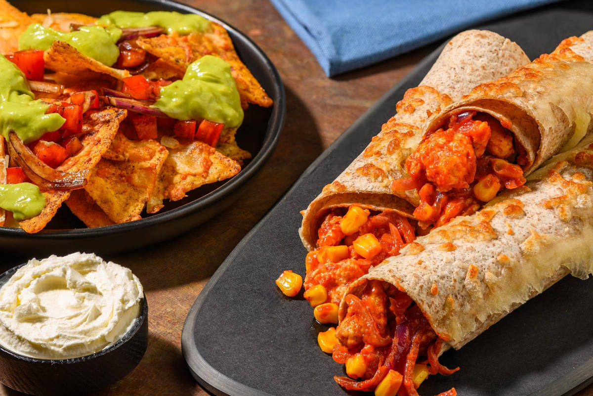 Chicken enchilada's met pittige nacho's en avocadodip