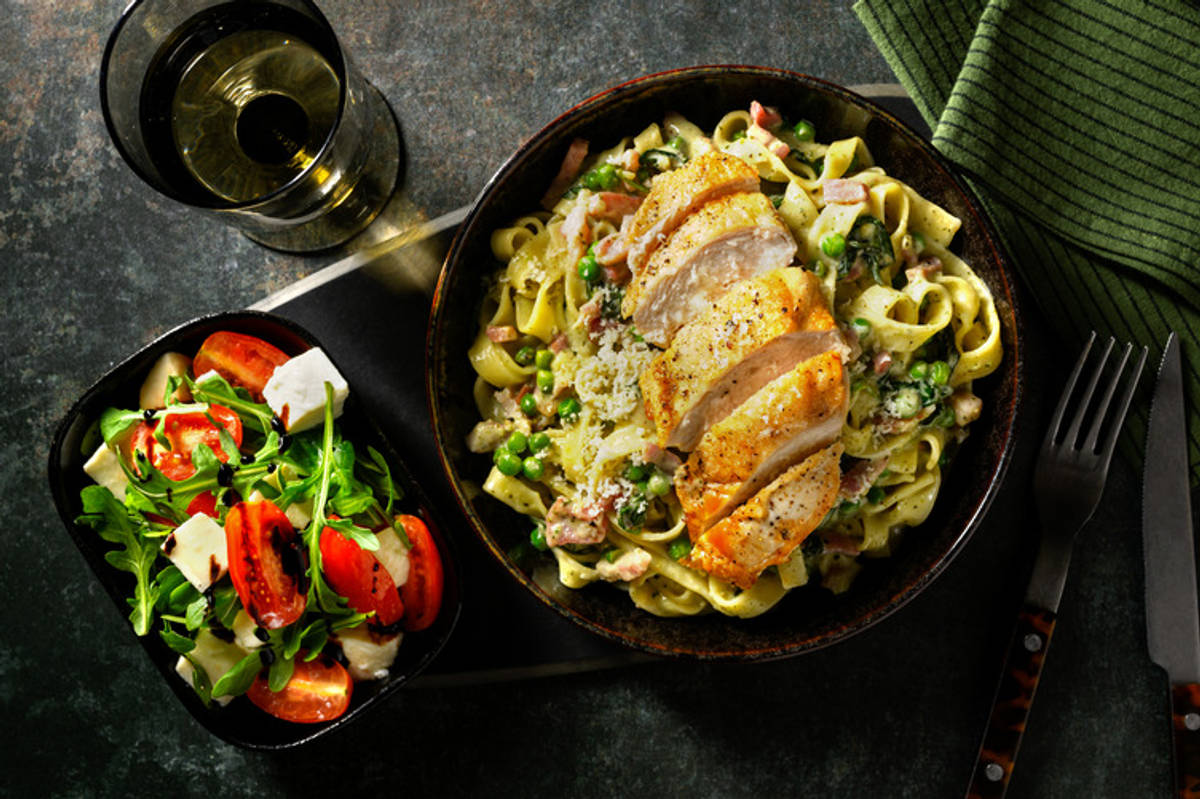 Creamy Pesto Chicken, Bacon and Pea Linguine
