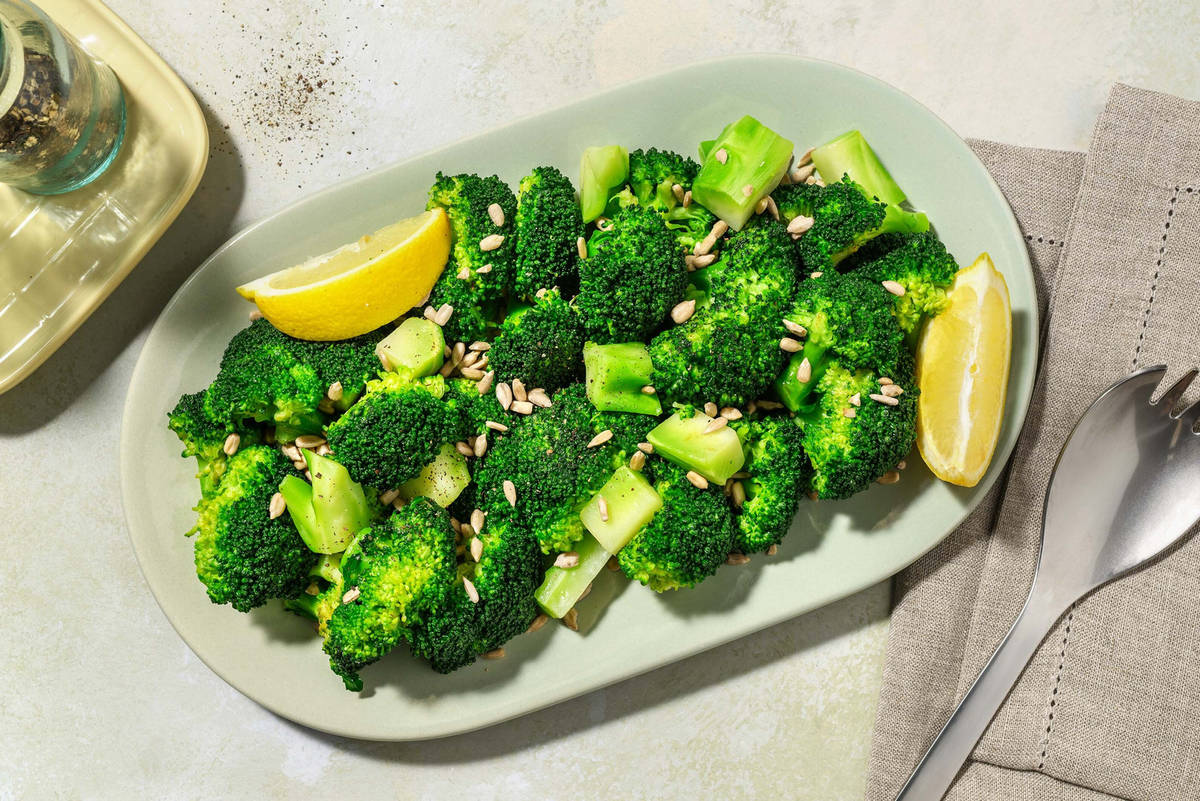 Dampet citronbroccoli med solsikkekerner
