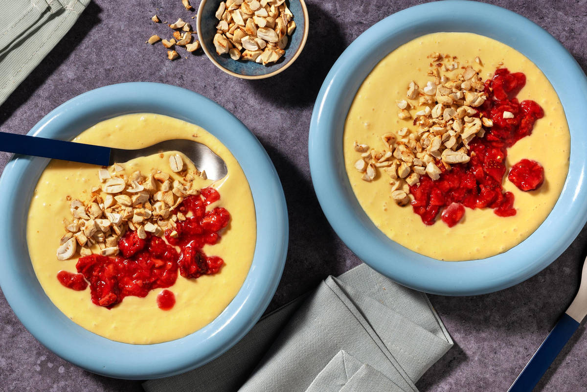 Smoothiebowl på mango och jordgubb