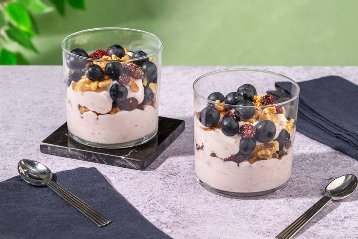 Griekse yoghurtparfaits met verse blauwe bessen