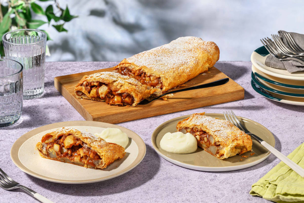 Perenstrudel met slagroom