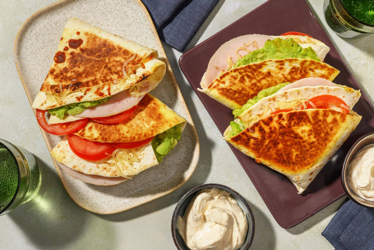 Cheesy Mexicaanse stijl wraptosti's met gebraden kipfilet