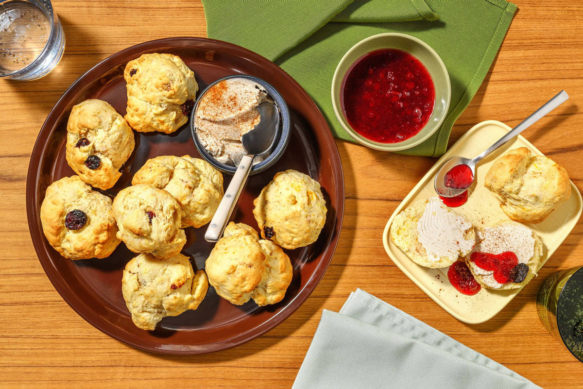 Paddington's scones met cranberry's en sinaasappel