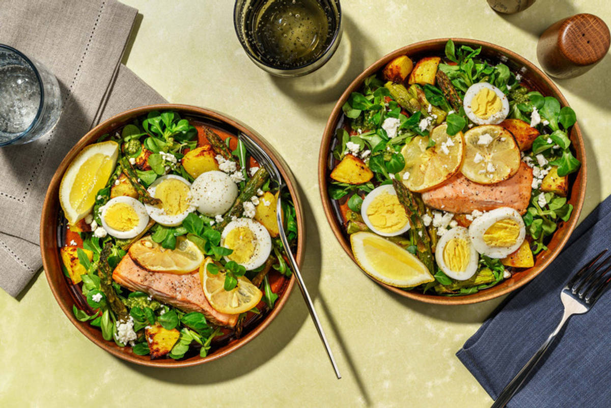 Gebakken zalm met citroen, asperges en geroosterde aardappel